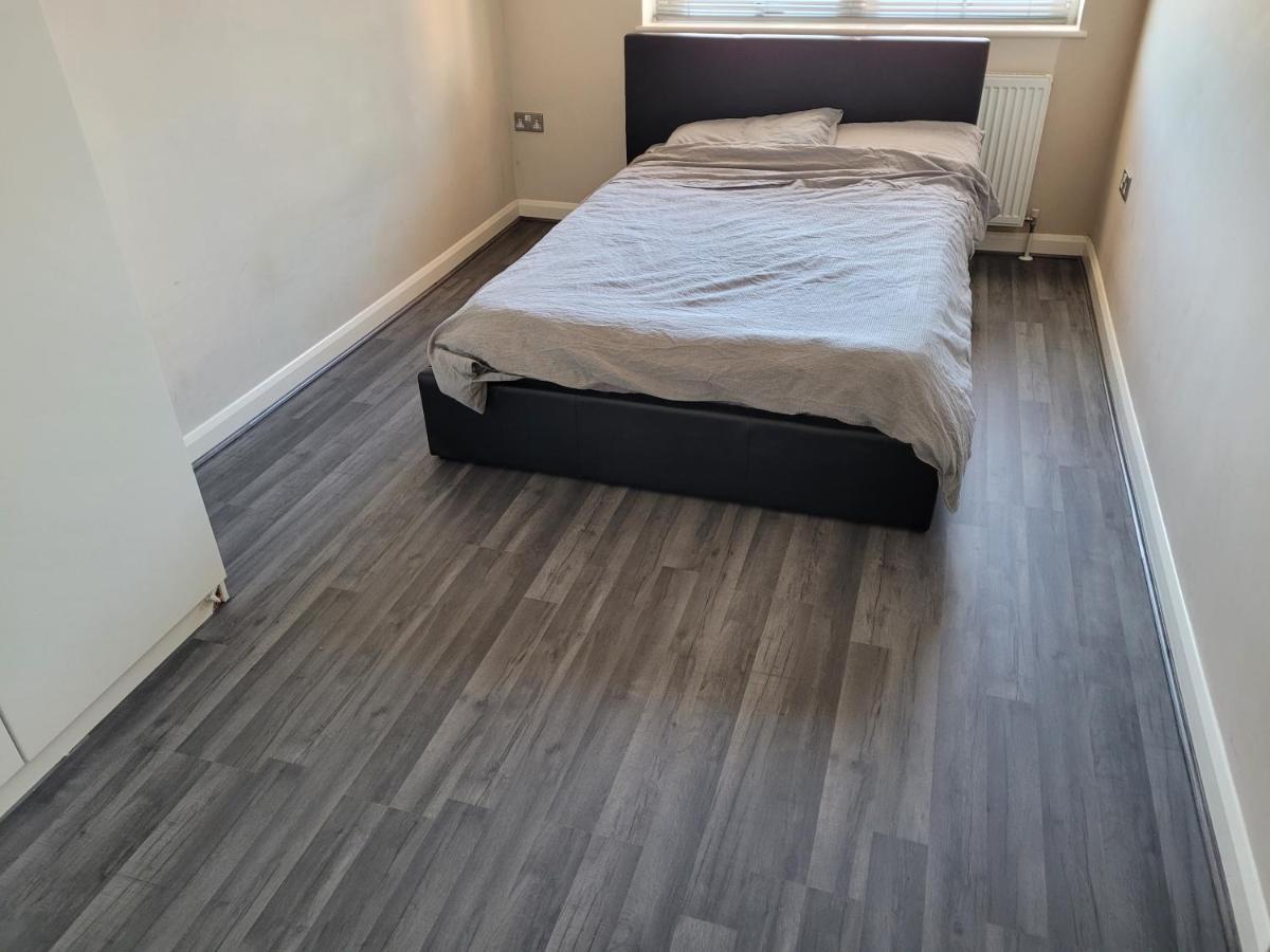 Spacious Modern Flat In Luton Town Centre Exterior foto